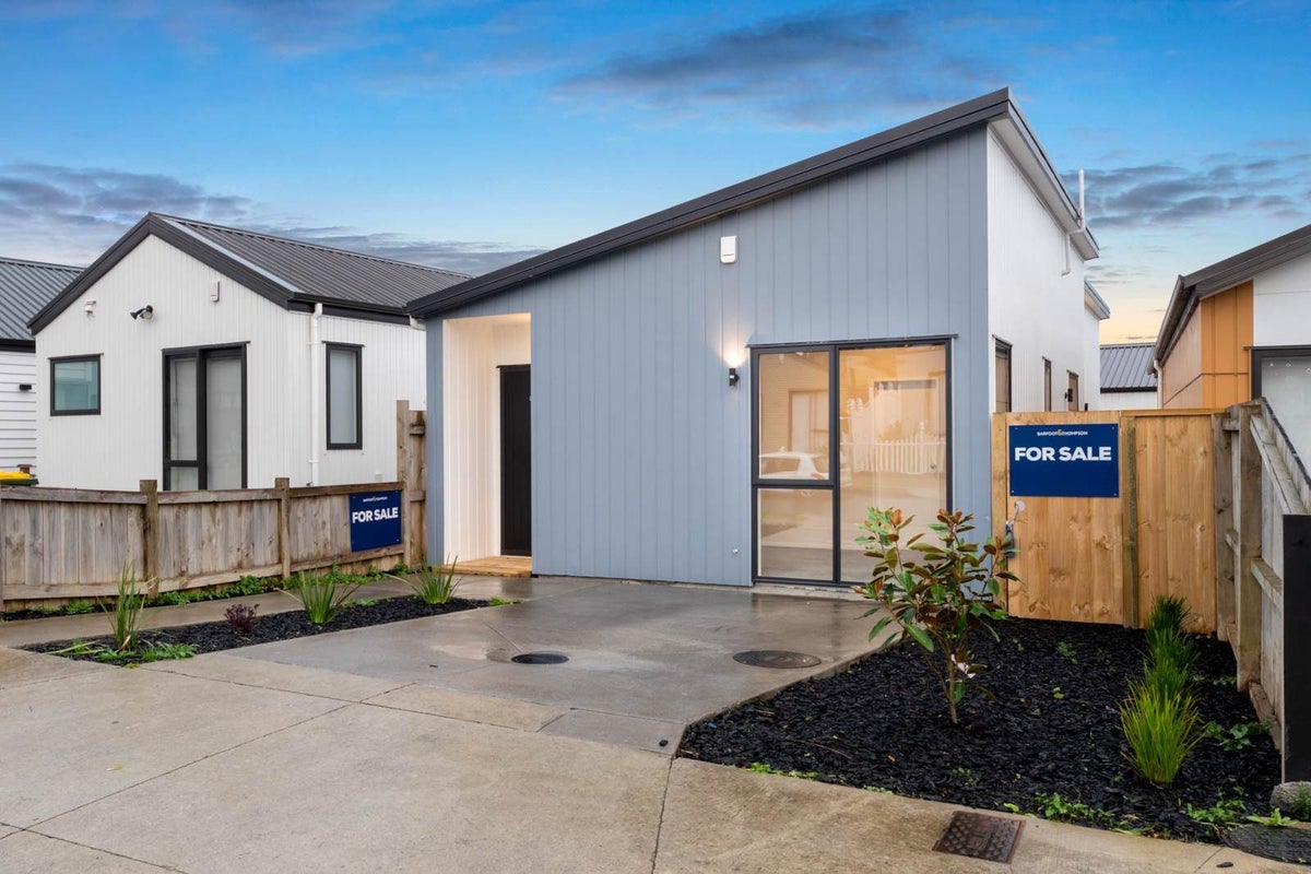 8 Kokotea Road, Massey, Auckland - Carousel 1