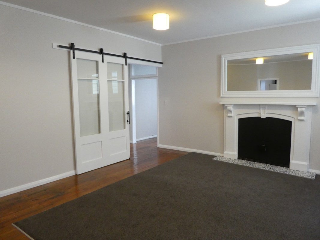 9 Douglas Street, Mount Cook, Wellington - Carousel 2