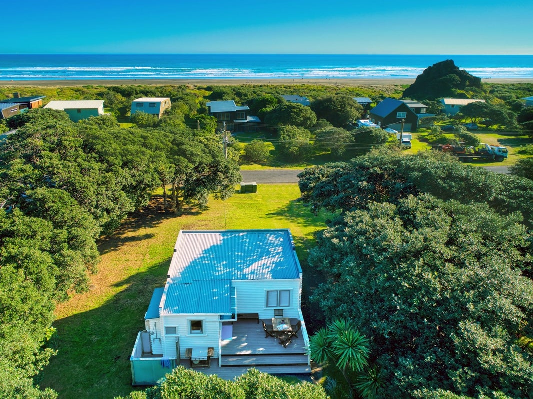 43 North Piha Road, New Lynn - Carousel 2