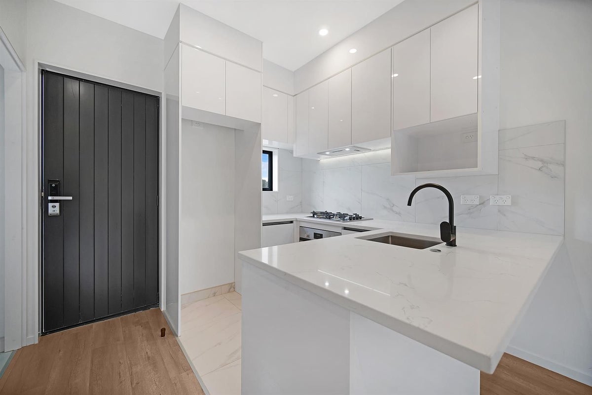11 Hearth Street, Flat Bush, Auckland - Carousel 2