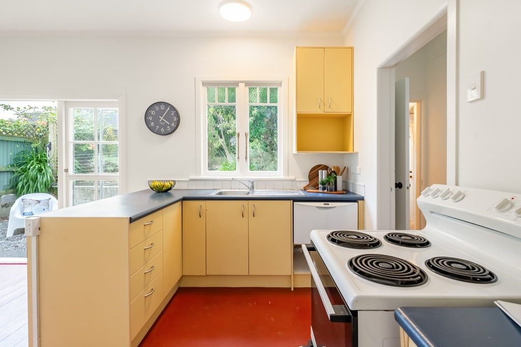 28 Miro Street, Eastbourne, Lower Hutt - Carousel 2