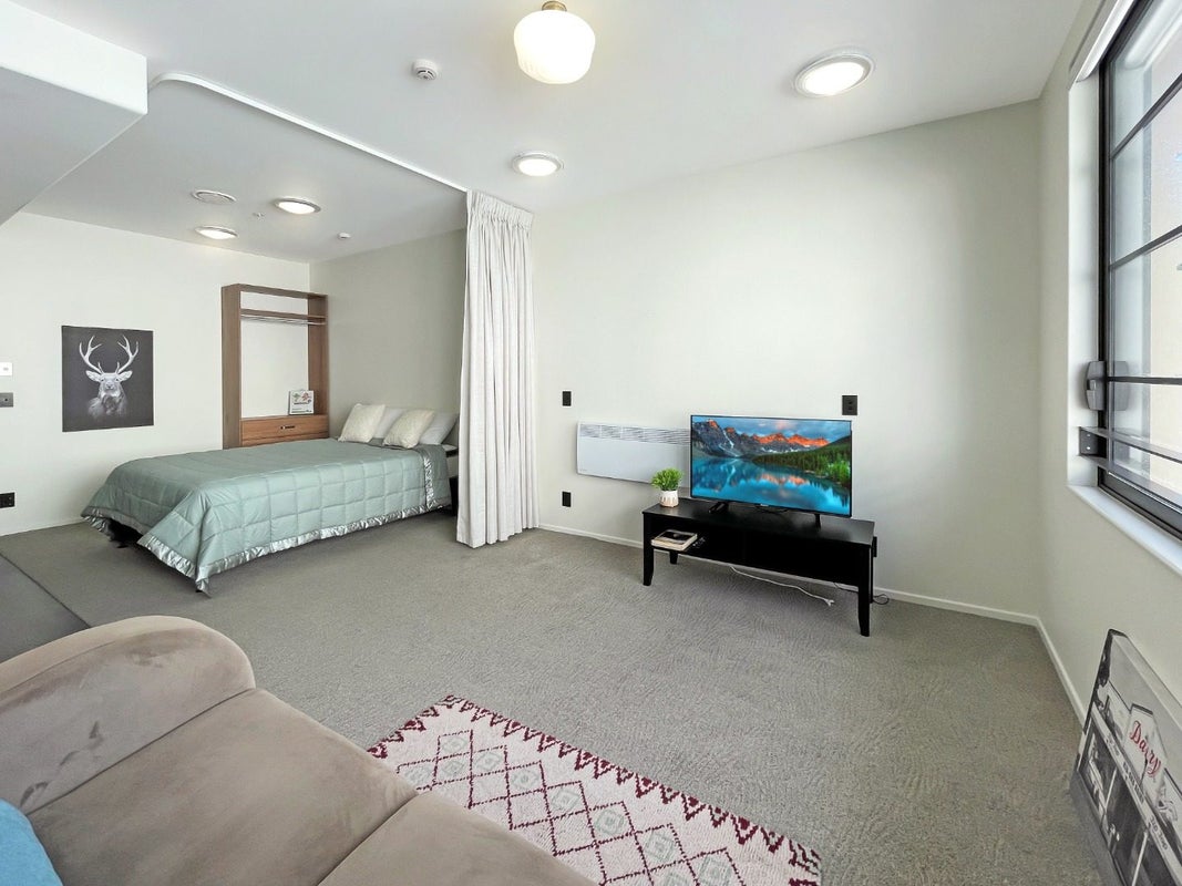 102/3 Roxburgh Street, Mount Victoria, Wellington - Carousel 2