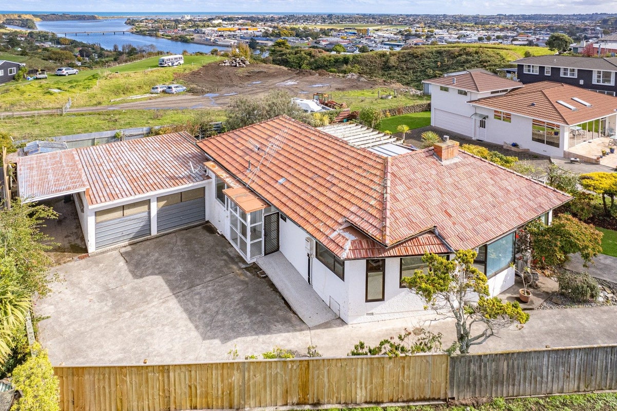 9 Tower Crescent, Durie Hill, Whanganui - Carousel 2