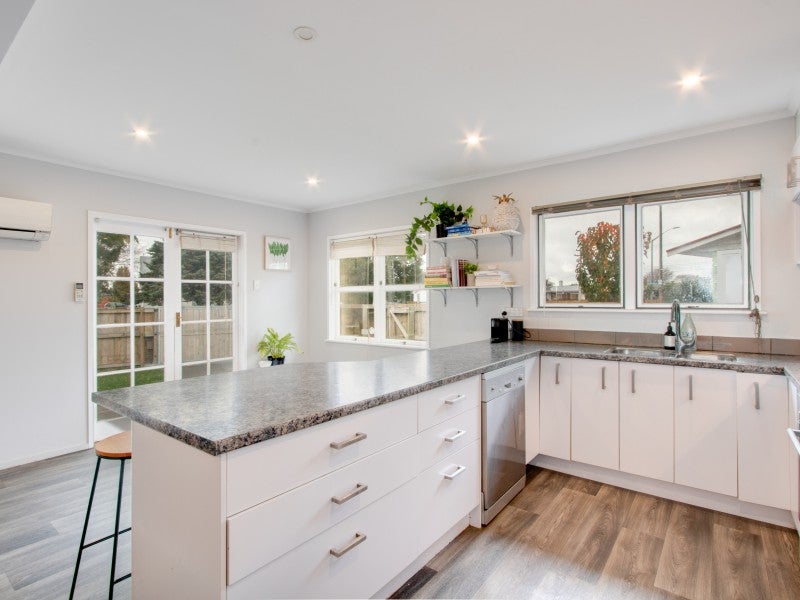 29 Wycliffe Street, Onekawa, Napier - Carousel 1