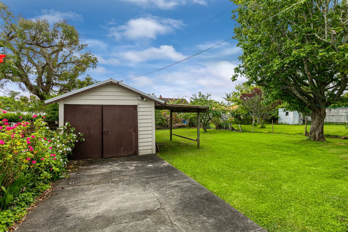 53 Moa Road, Point Chevalier, Auckland - Carousel 24