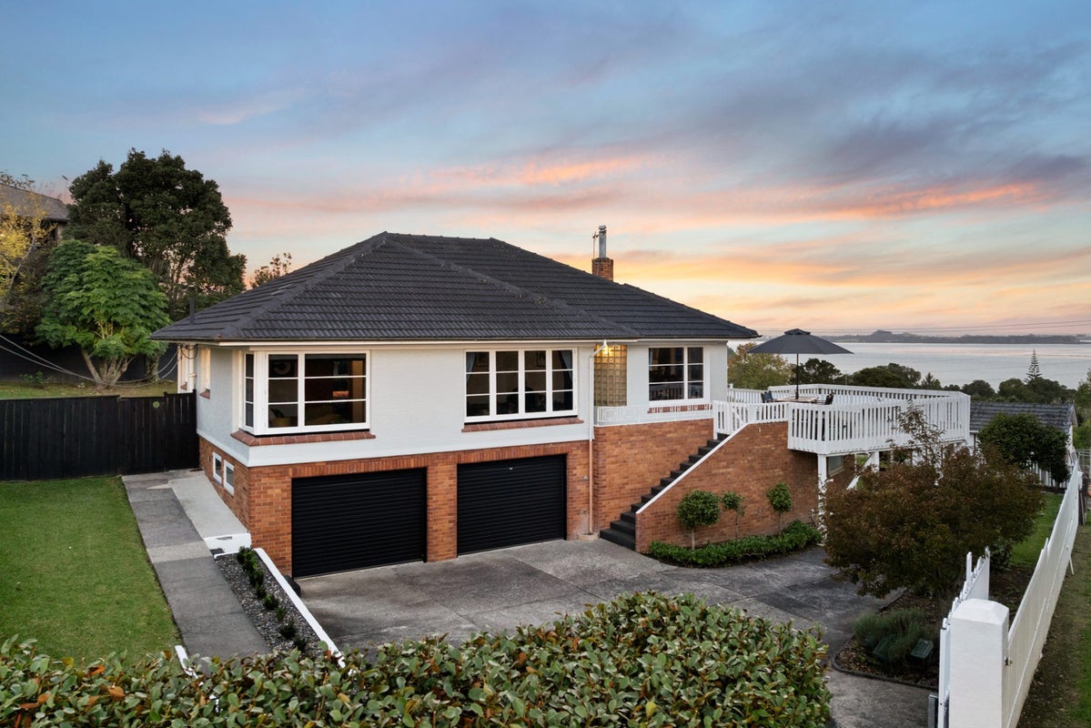 34 Endeavour Street, Blockhouse Bay, Auckland - Carousel 1