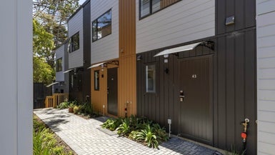 45 Don Oliver Lane, Glen Eden, Auckland - Carousel 1