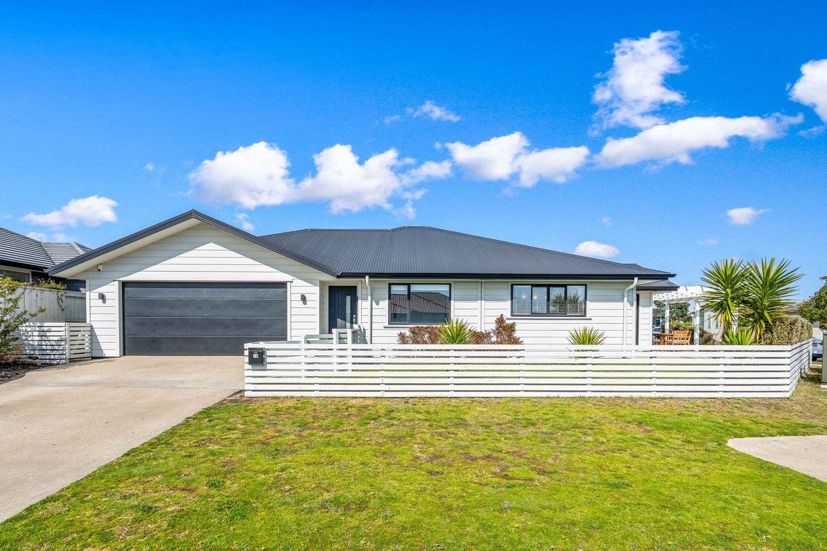 14 Harding Drive, Papamoa Beach, Papamoa - Carousel 1