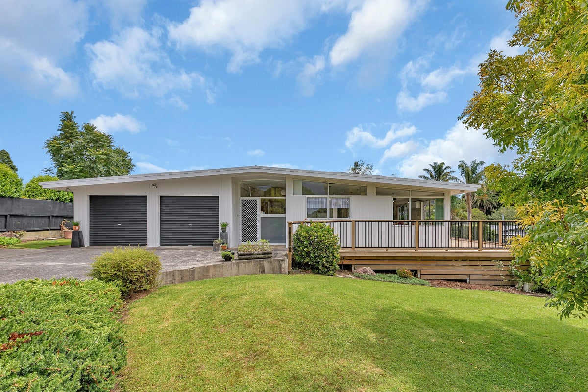 99 Fisher Terrace, Kamo, Whangarei - Carousel 1