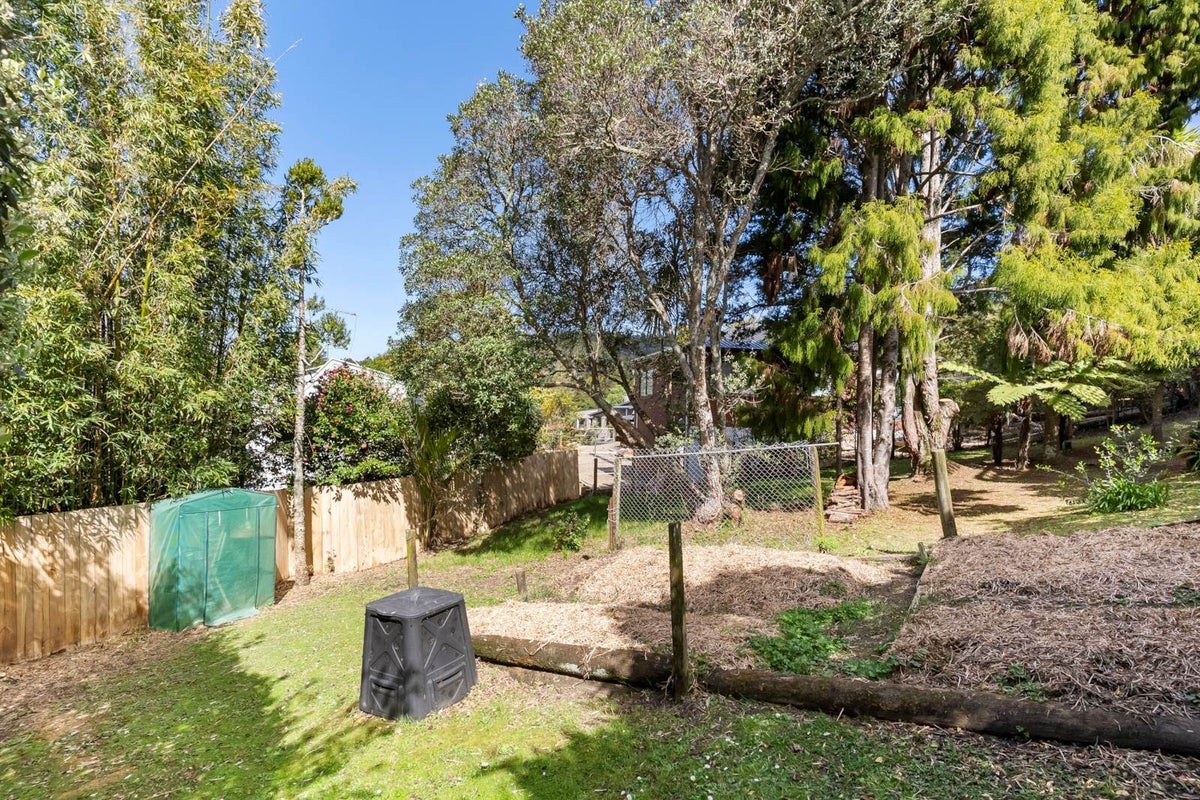 14 Longfellow Parade, Glen Eden, Auckland - Carousel 30