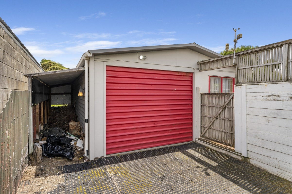 2 Colenso Place, Otaki Beach, Otaki - Carousel 24