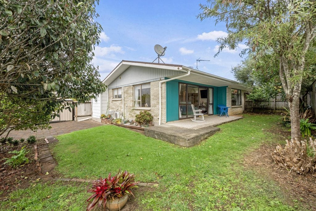 2/168 Pigeon Mountain Road, Half Moon Bay, Auckland - Carousel 1