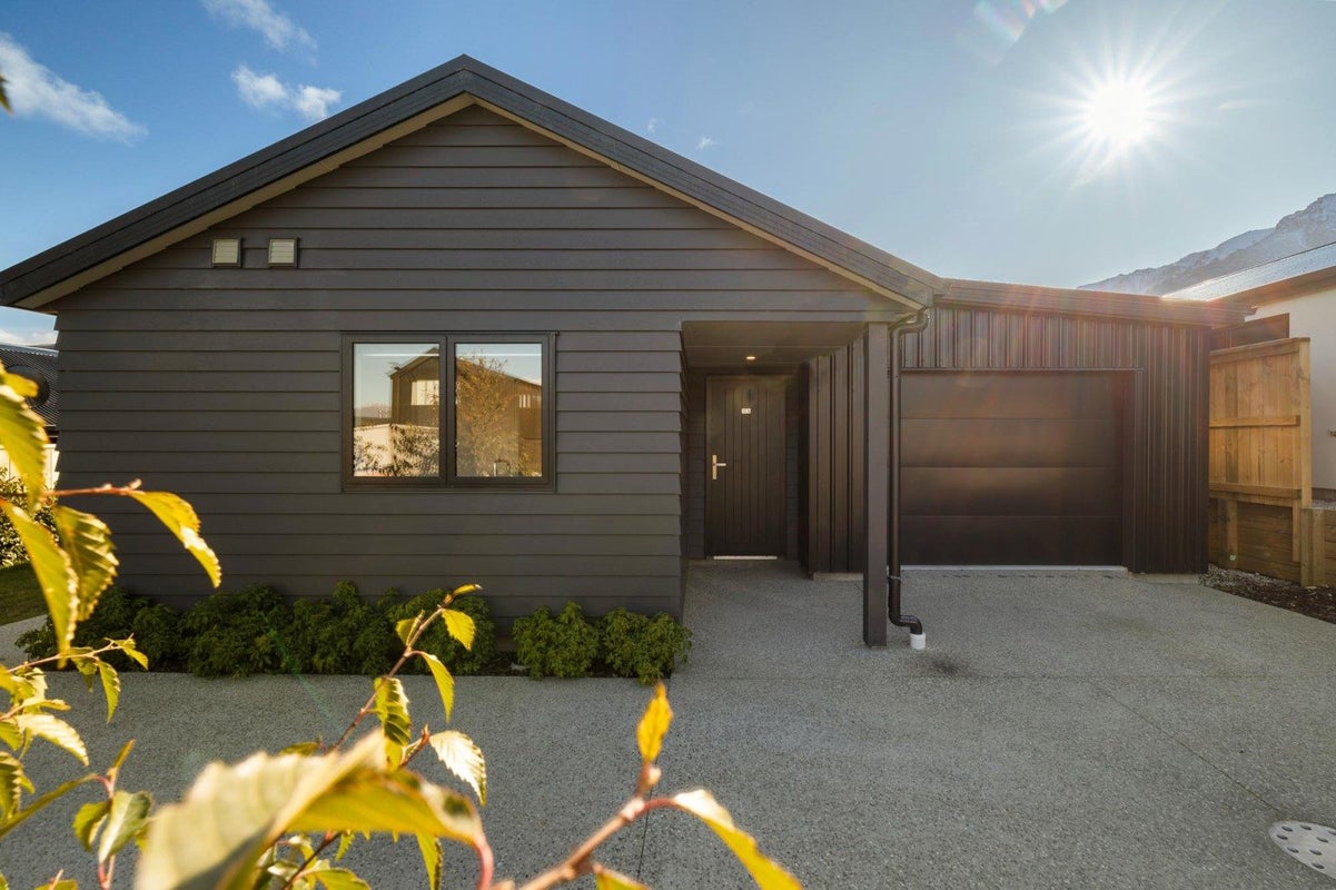 10 Leicester Street, Jacks Point, Queenstown - Carousel 1