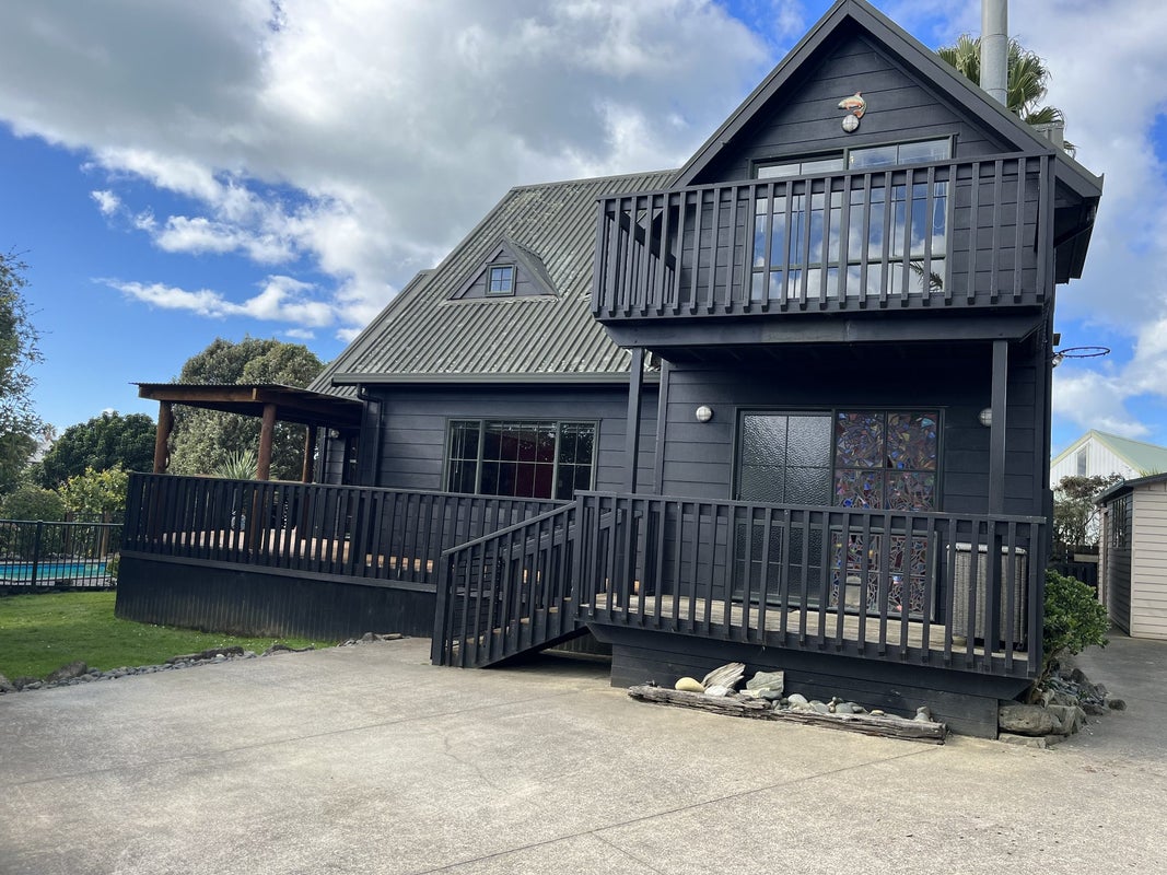 16 Toomer Place, Beachlands, Auckland - Carousel 1