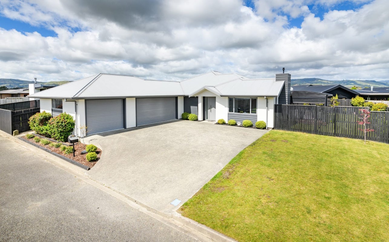 5 Stratford Court, Fitzherbert, Palmerston North - Carousel 1