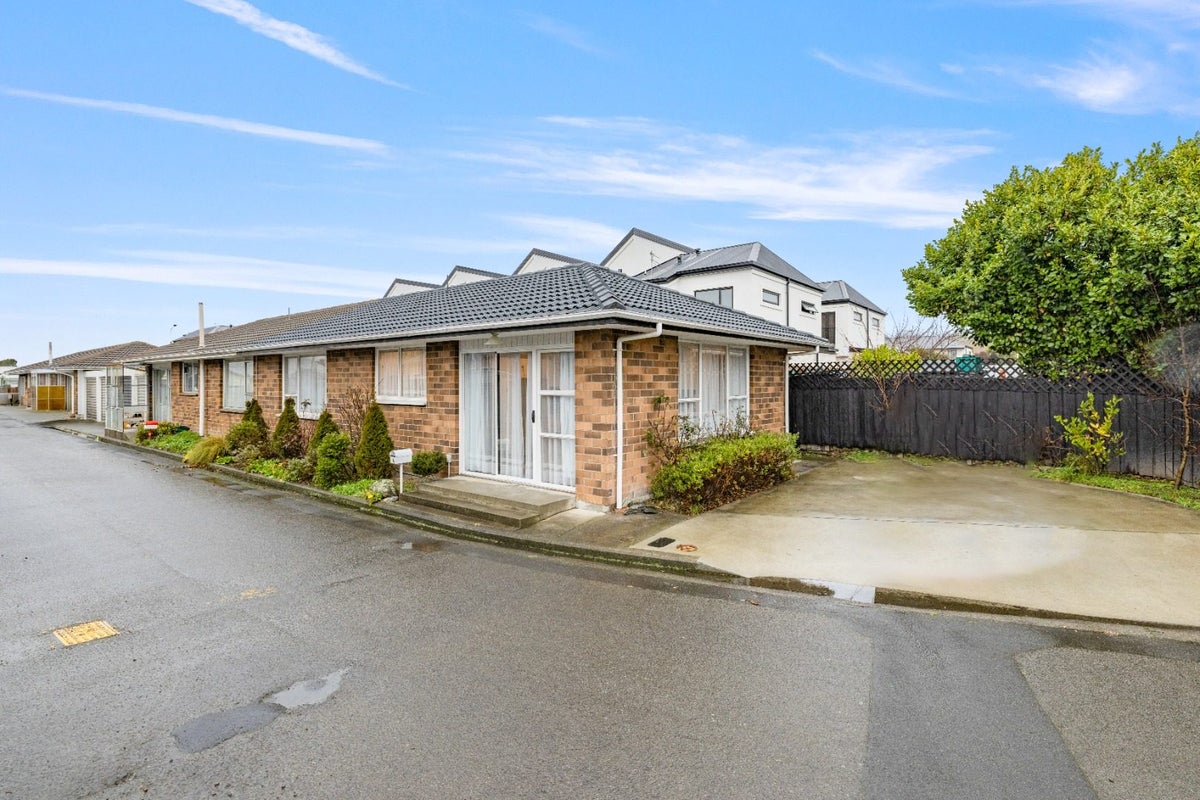 4/12 Rutherford Street, WOOLSTON, CHRISTCHURCH - Carousel 1