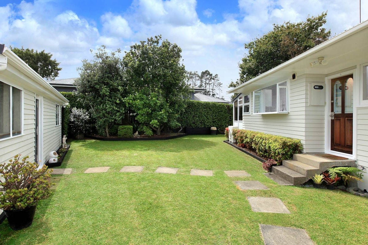 46 Makora Road, Massey, Auckland - Carousel 2