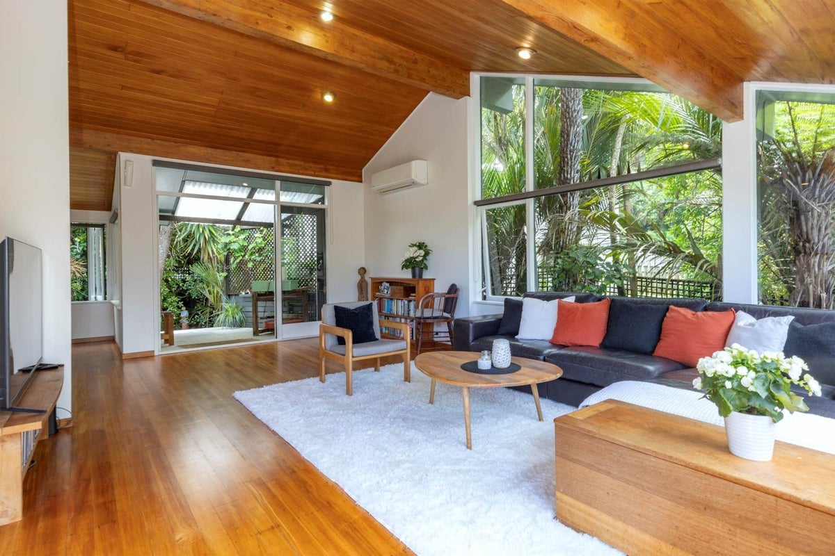 62 Tainui Road, Titirangi, Auckland - Carousel 2