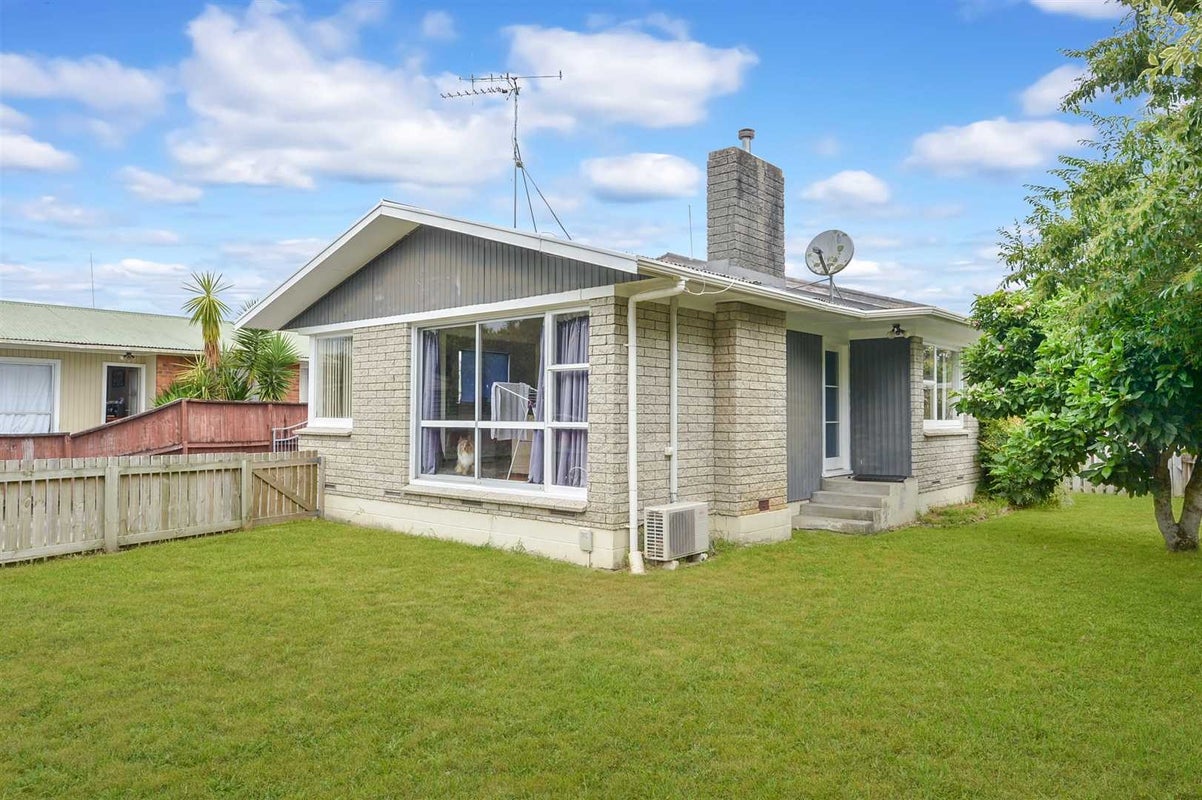 25 Rosalind Street, Deanwell, Hamilton - Carousel 2
