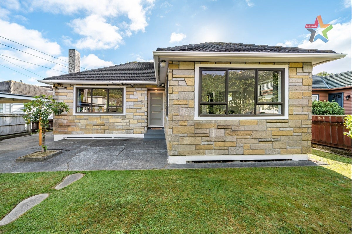 21 Bledisloe Crescent, Wainuiomata, Lower Hutt - Carousel 1
