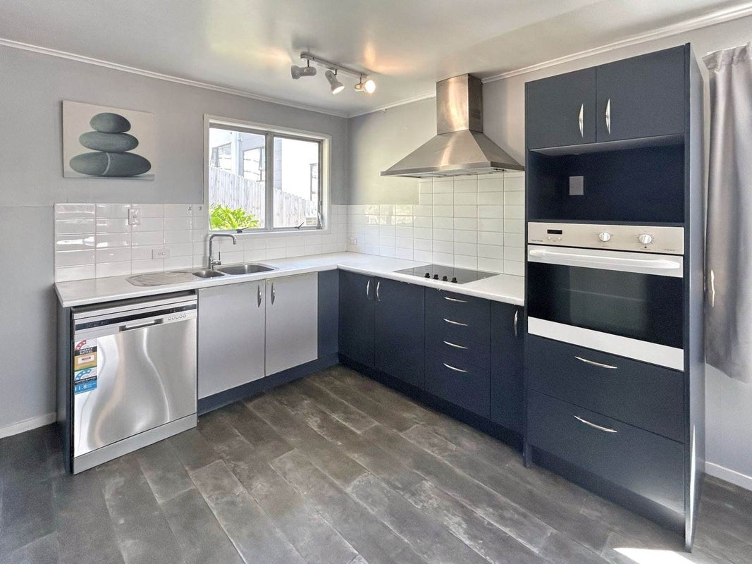 7 Aralia Road, Sunnynook, Auckland - Carousel 2
