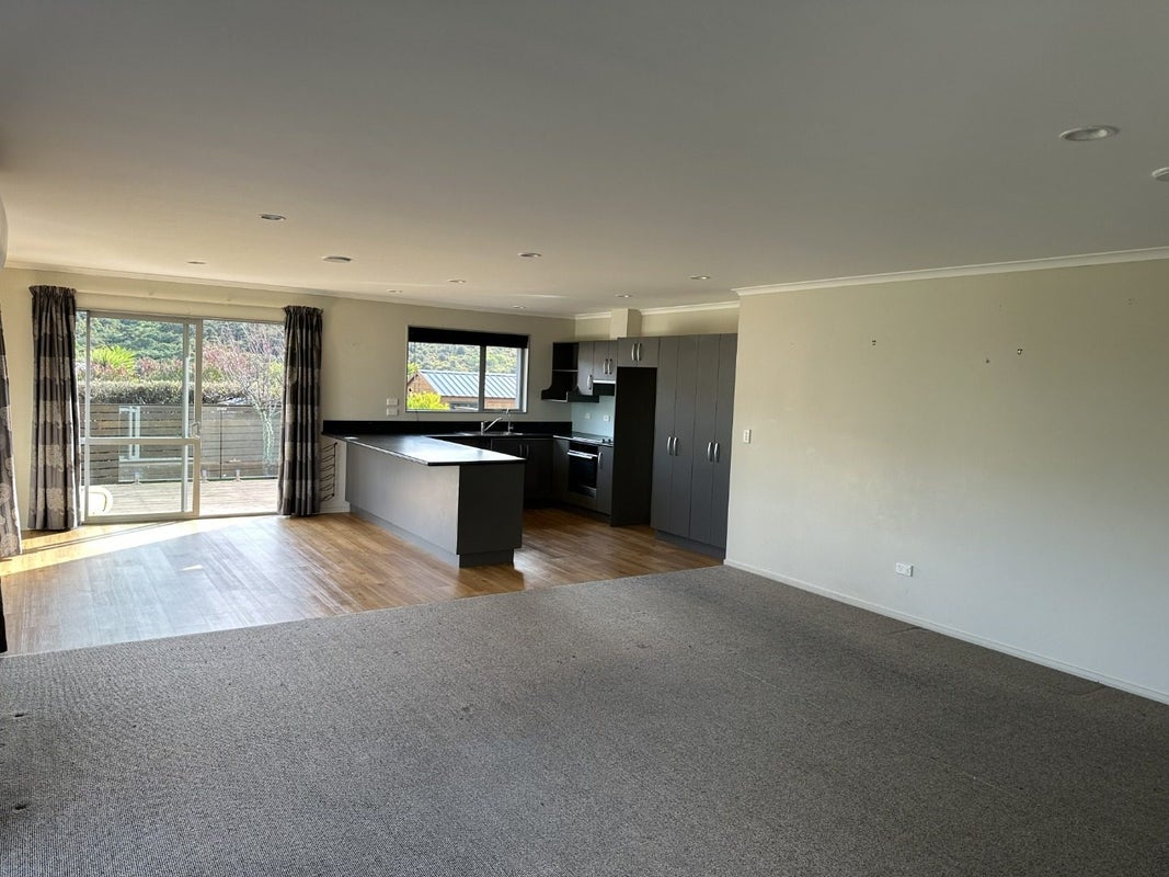 17 Glentui Place, Waikawa, Picton - Carousel 2