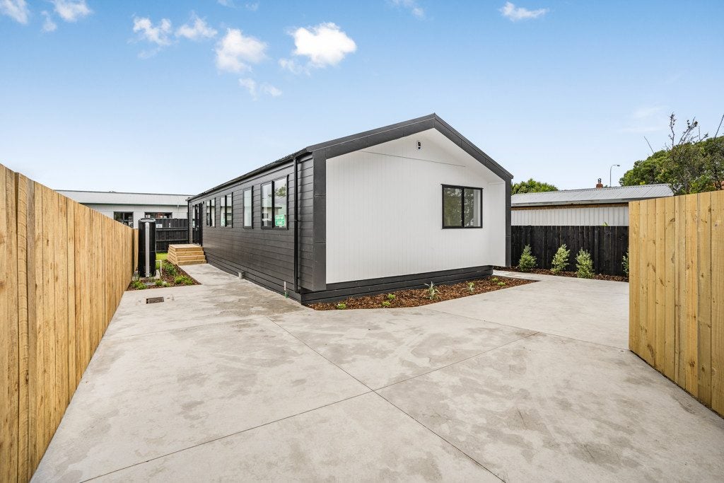 25A Douglas Street, Mount Cook, Wellington - Carousel 1