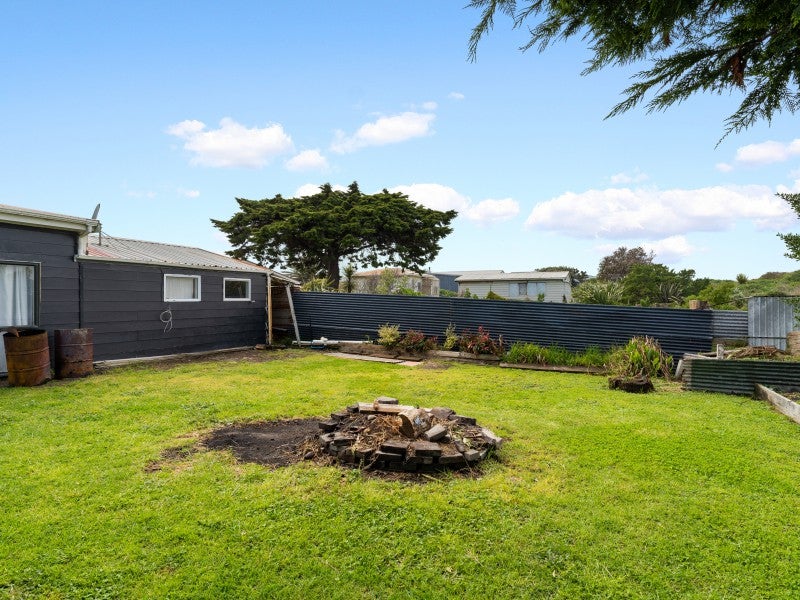 9 Kitchener Street, Te Horo Beach - Carousel 22