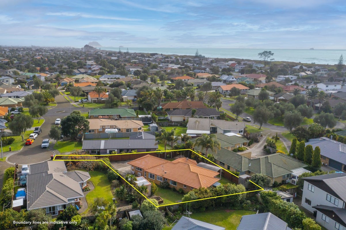 17 Larisa Grove, Papamoa Beach, Papamoa - Carousel 1