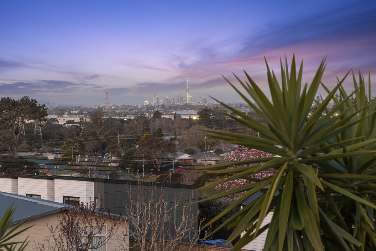 1B Valron Road, Te Atatu South, Auckland - Carousel 2