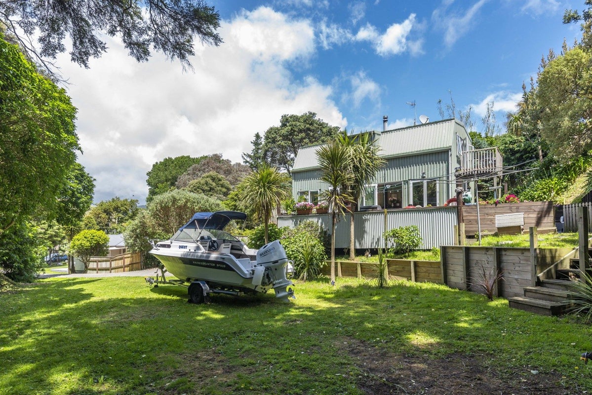 31 Clunie Avenue, Raumati South, Paraparaumu - Carousel 2