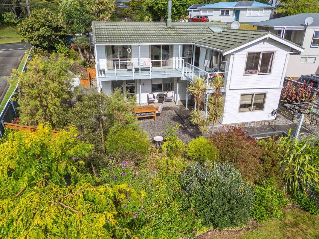 31 LEINSTER AVENUE, Raumati South, PARAPARAUMU - Carousel 1