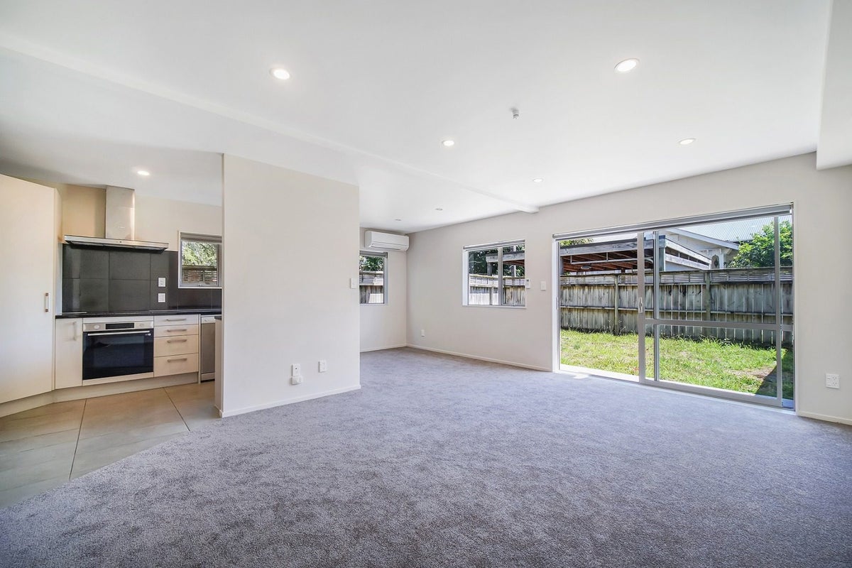 22/45A Swanson Road, Henderson, Auckland - Carousel 2