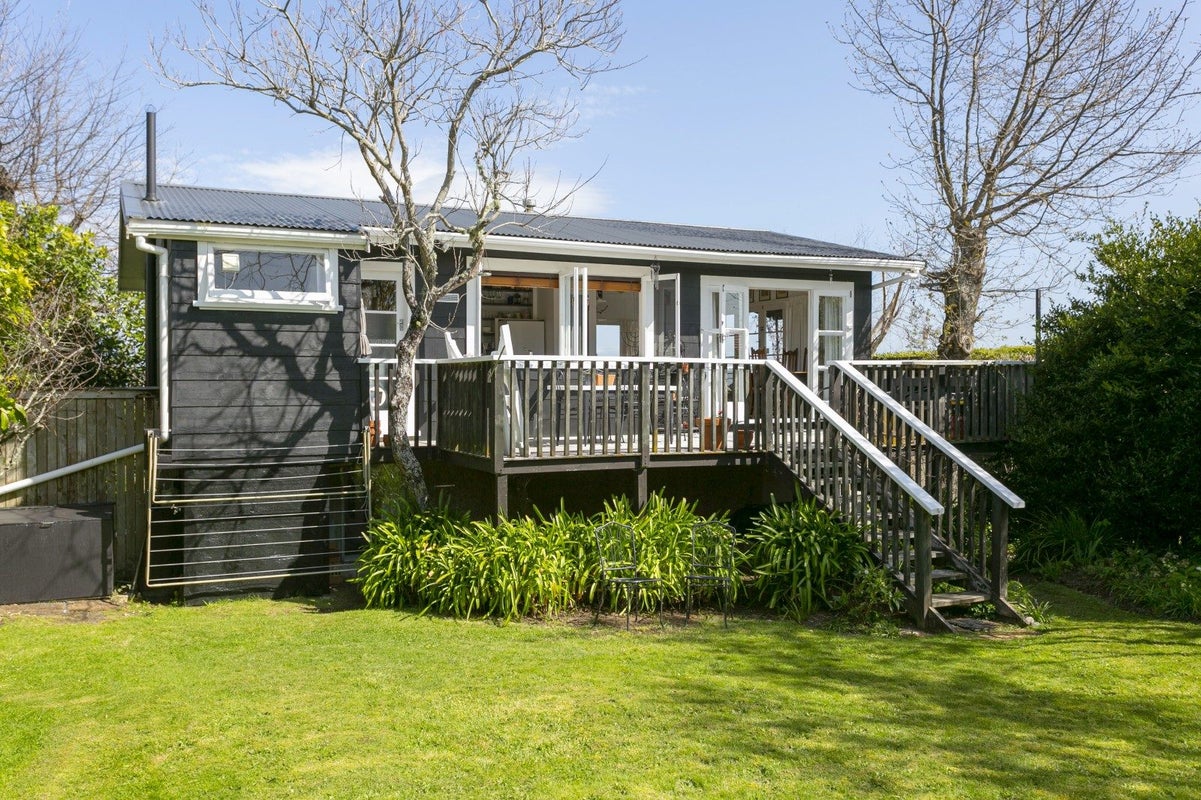 142 Te Heuheu Street, Taupo, Taupo - Carousel 2