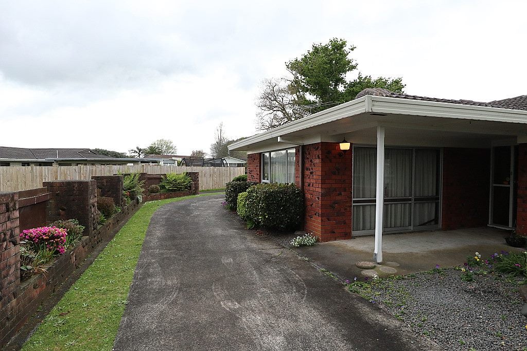 20 Glengowan Place, Conifer Grove, Takanini - Carousel 4