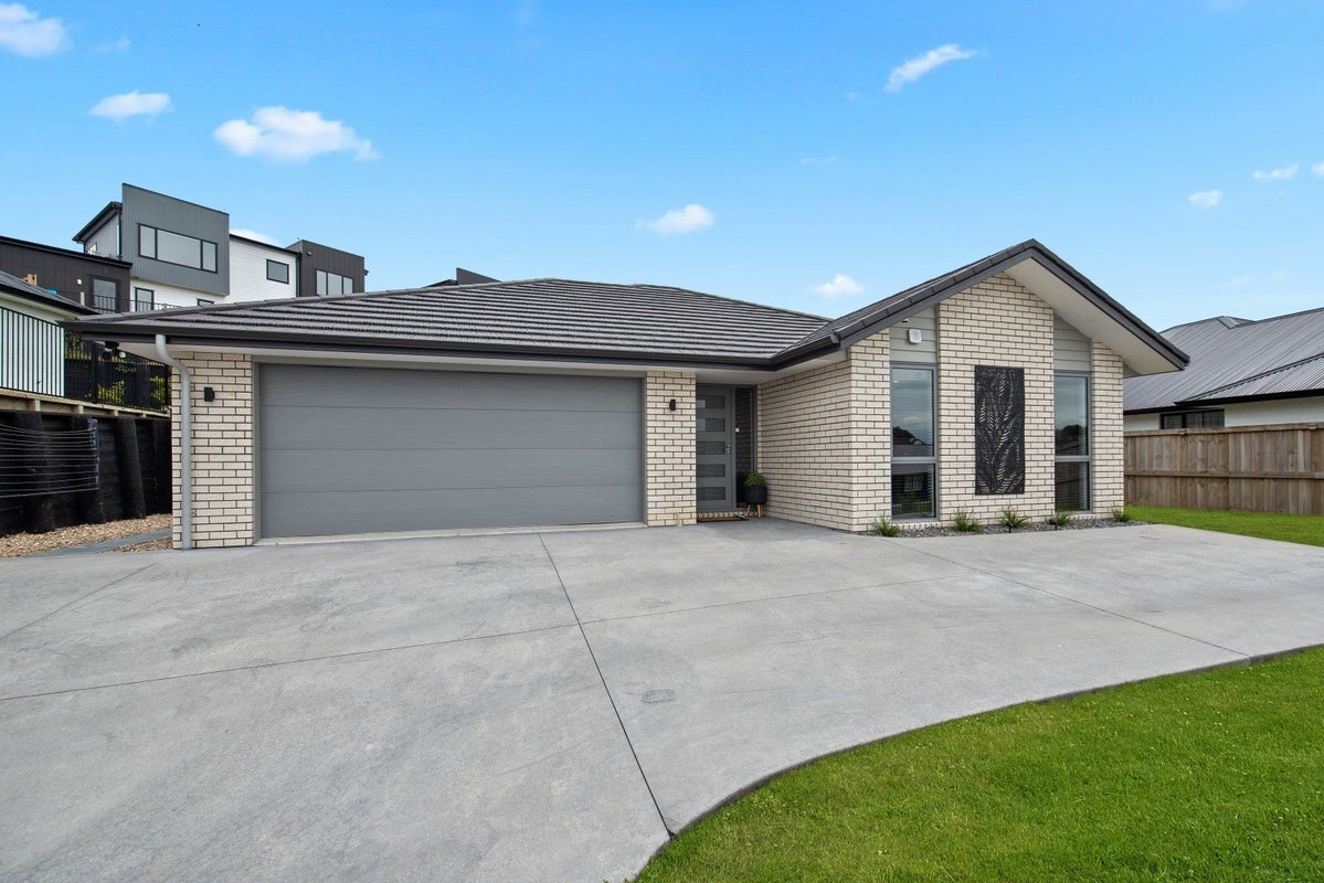 22 Drower Glen, Flagstaff, Hamilton - Carousel 1