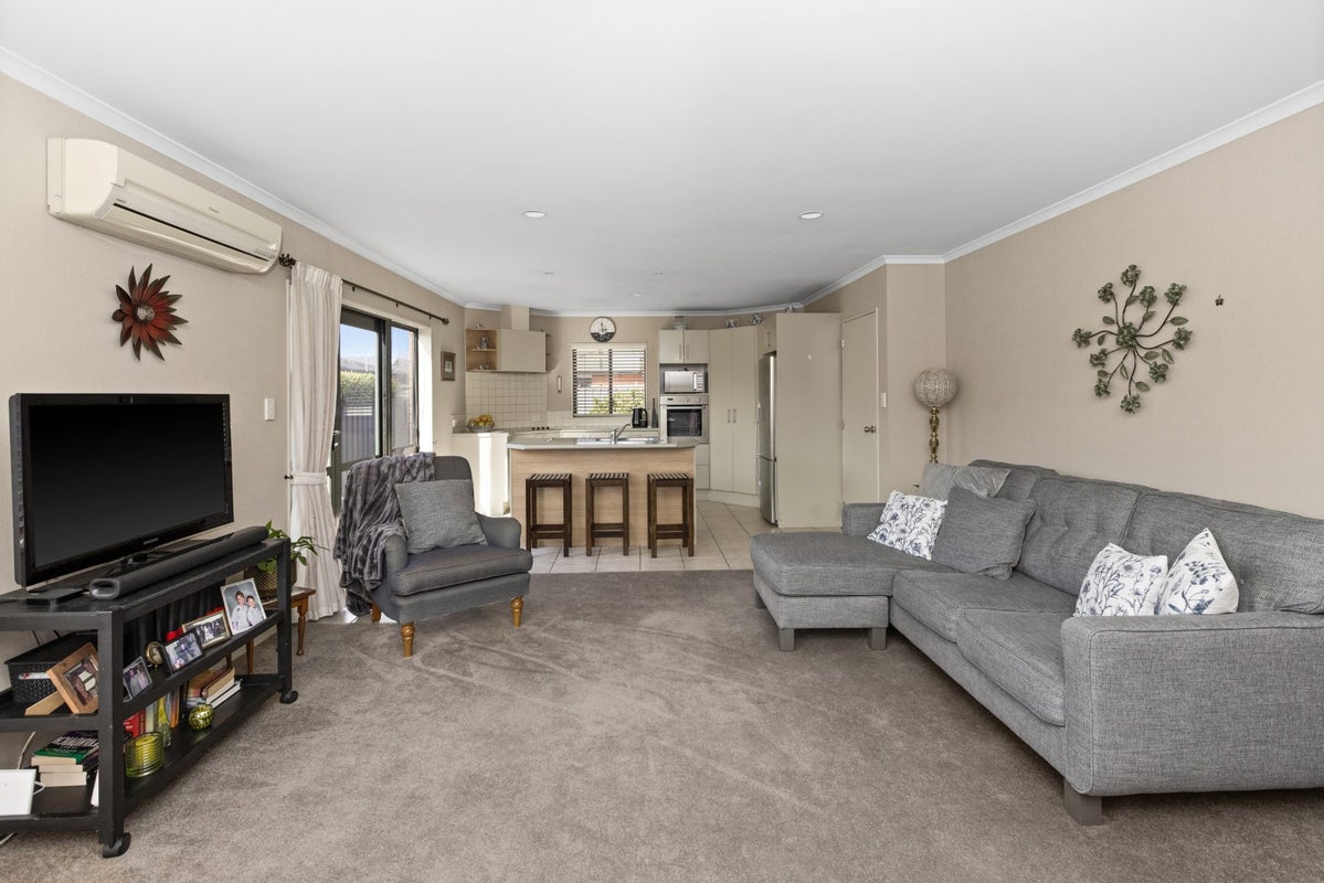 8A King Street, Taradale, Napier - Carousel 2