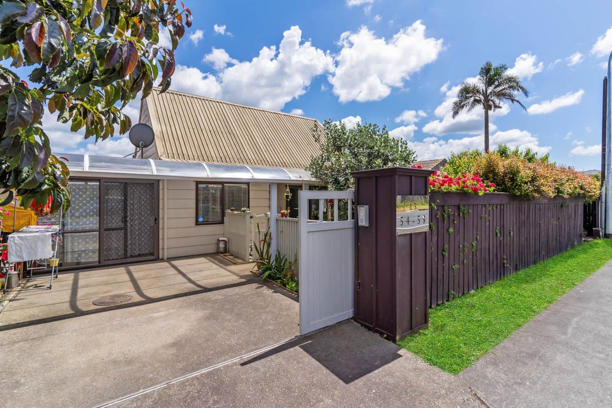 15/58 Manuroa Road, Takanini, Auckland - Carousel 1