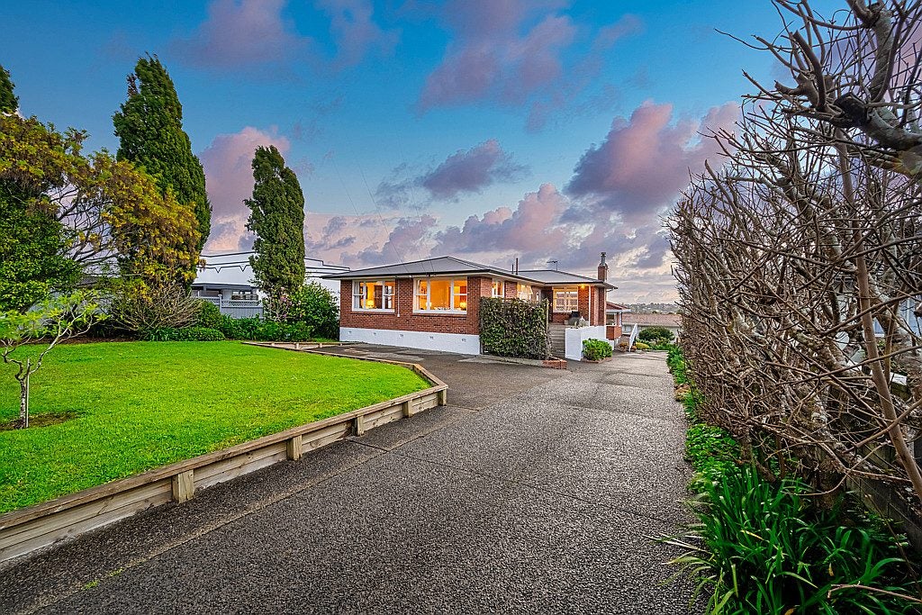 80 Litten Road, Cockle Bay, Auckland - Carousel 2