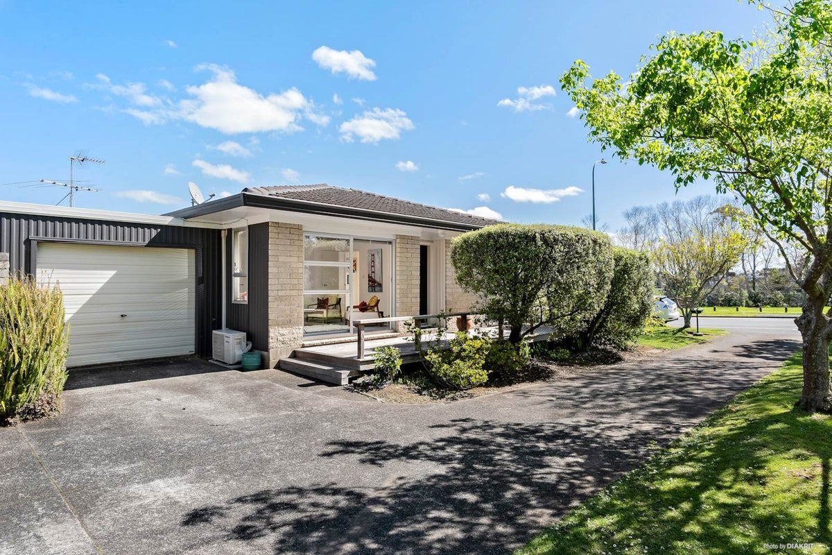 1/112 Prince Regent Drive, Half Moon Bay, Auckland - Carousel 2