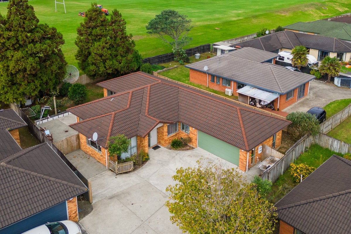 78 Glenveagh Park Drive, Weymouth, Auckland - Carousel 2