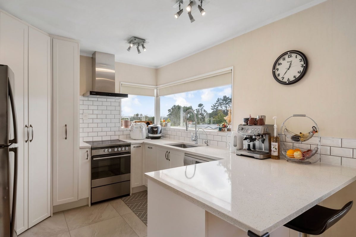 50 Unsworth Drive, Unsworth Heights, Auckland - Carousel 1