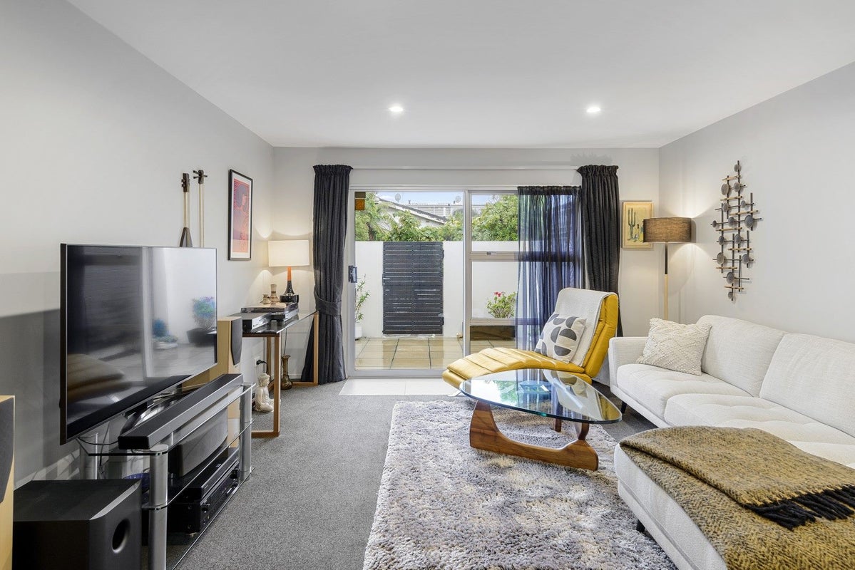 2/24 Champion Street, Edgeware, Christchurch - Carousel 1