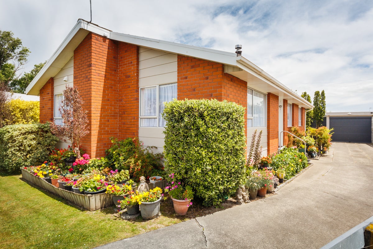 20 Rutland Place, Milson, Palmerston North - Carousel 1