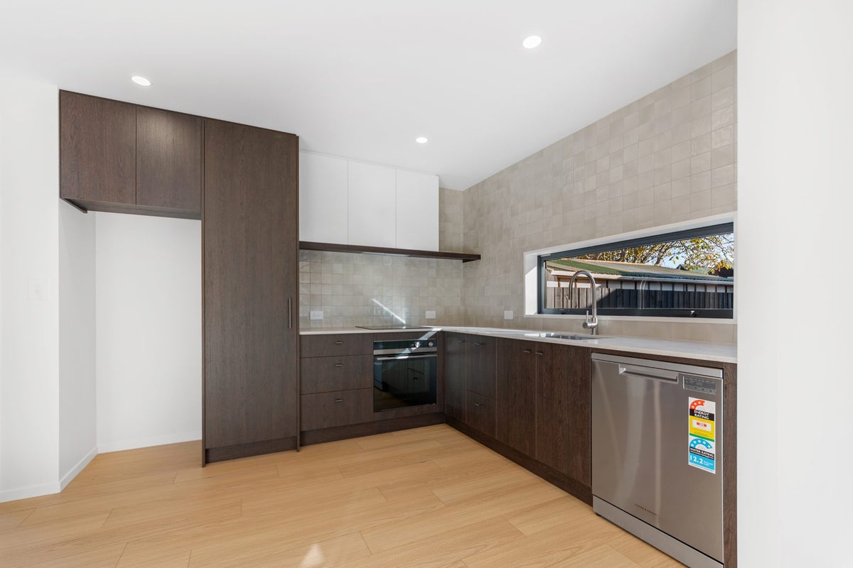 2/10 Seddon Street, Sydenham, Christchurch - Carousel 2