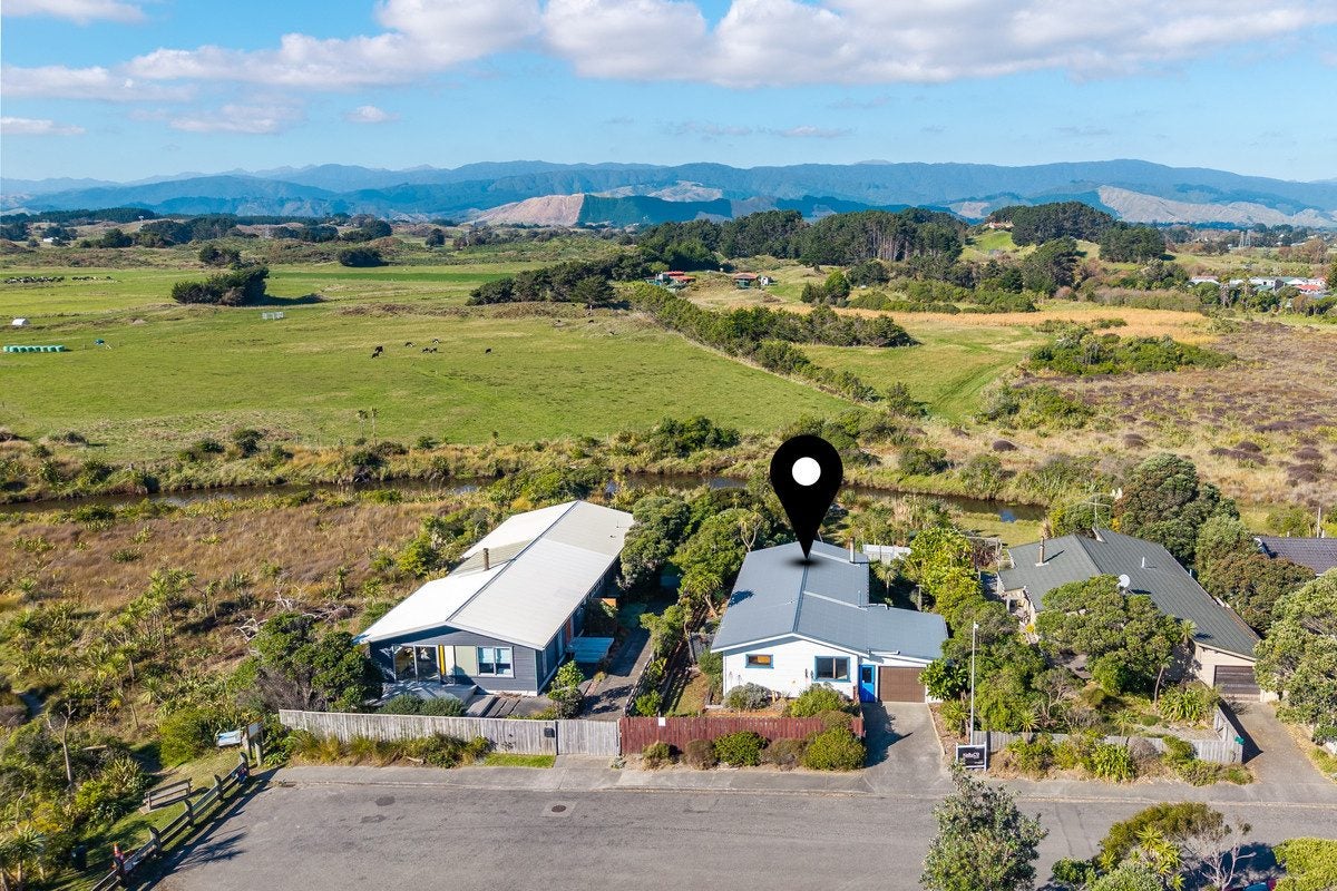 4 Moana Street, Otaki Beach, Otaki - Carousel 2
