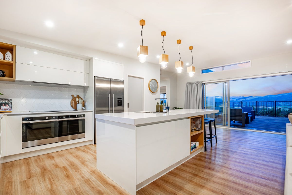 136 Endeavour Drive, Whitby, Porirua - Carousel 2