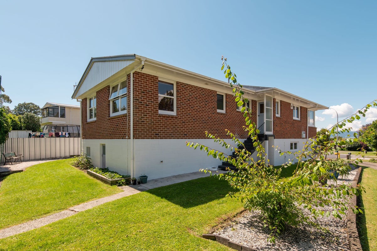 17 Tirita Street, Kawaha Point, Rotorua - Carousel 19