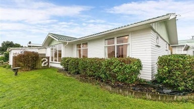 2 Cara Crescent, Paparangi, Wellington - Carousel 1