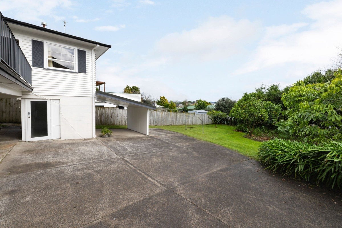 52 Forest Lake Road, Forest Lake, Hamilton - Carousel 2